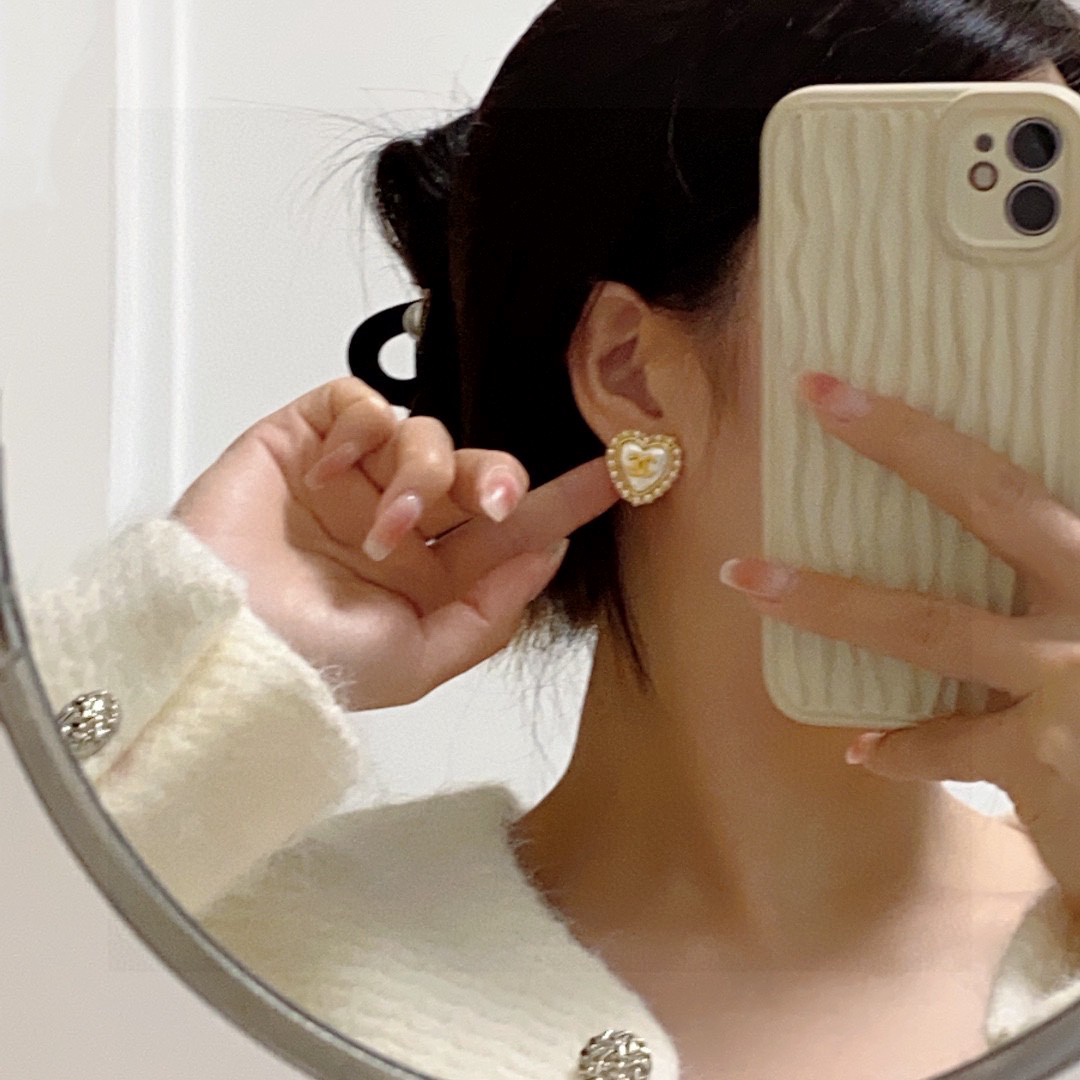 Chanel pearl inlaid heart earrings