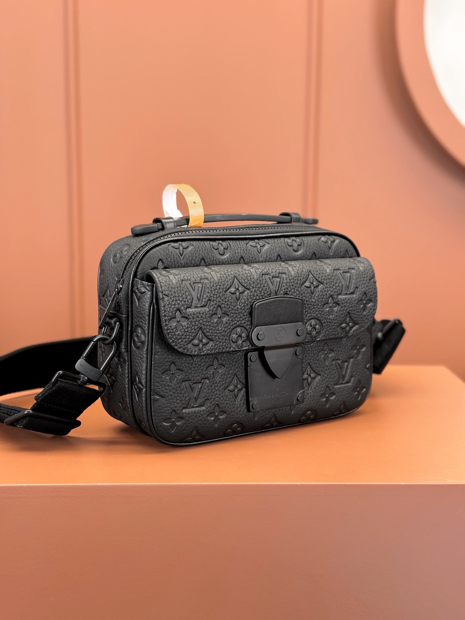 Louis Vuitton S Lock Messenger Bag M58489
