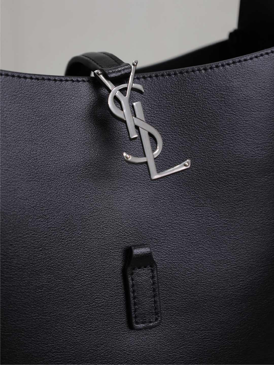 Yves Saint Laurent LE 5A7 Underarm Bag 713938