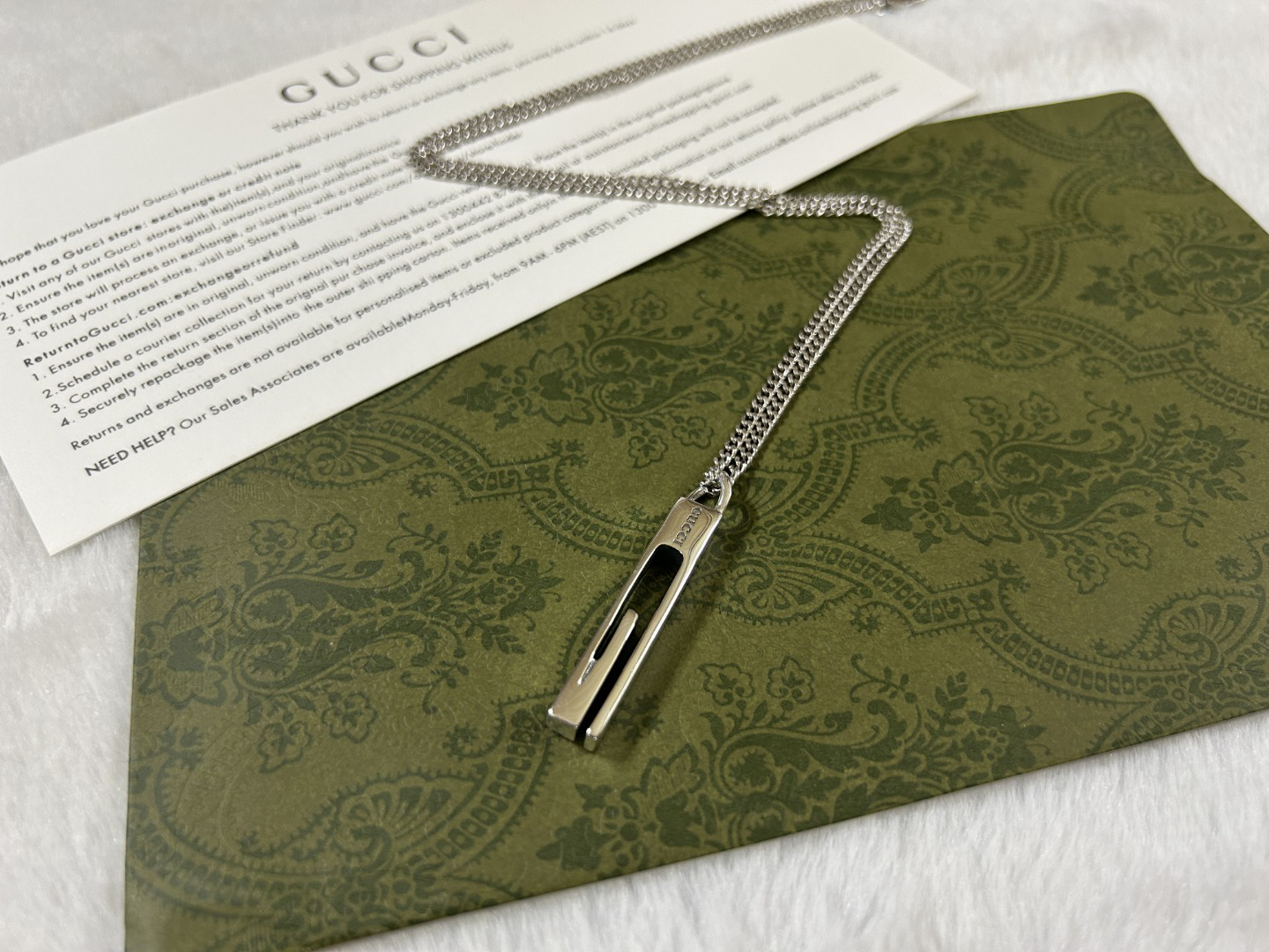 Gucci hollow bar necklace