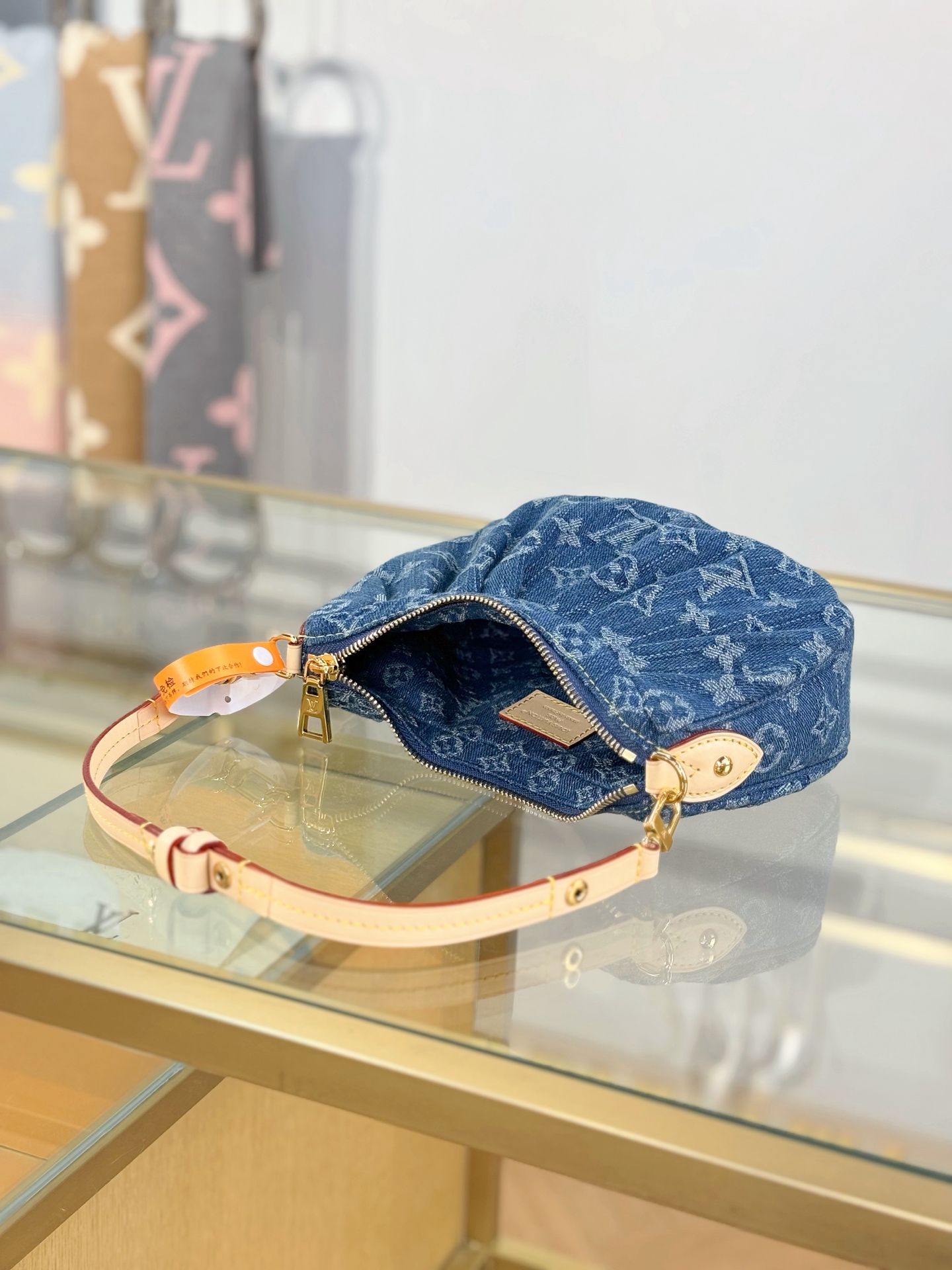 Louis Vuitton POCHETTE VALLEY Handbag M13571