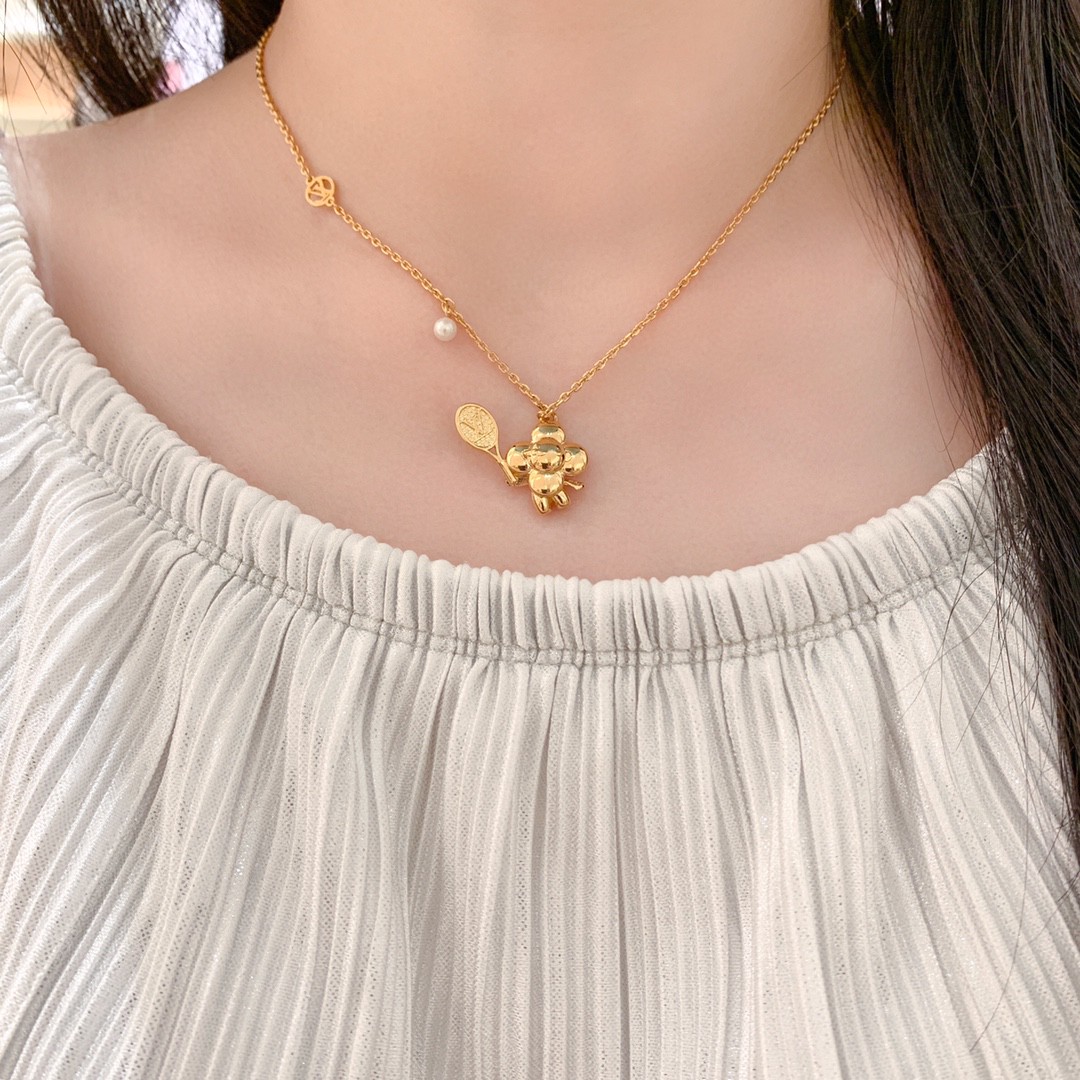 Louis Vuitton trendy logo necklace