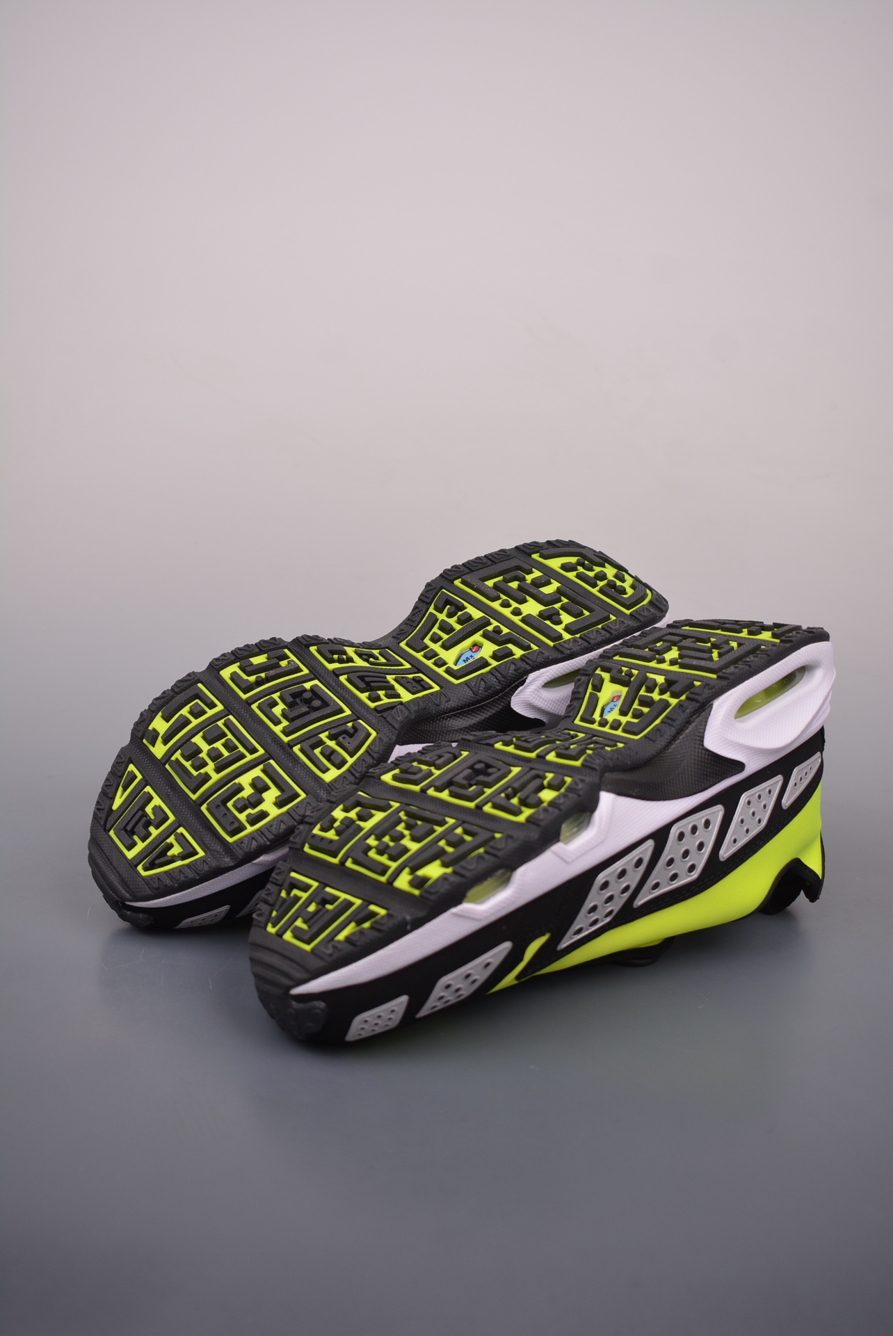 Nike Wmns Air Max SNDR Sunder Highlighter Green FZ2068-700