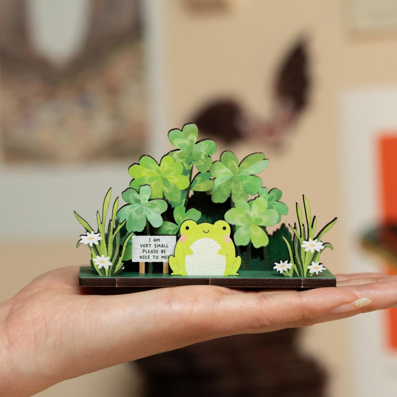 Small Frog Desk Ornament | Best Friend Funny Card