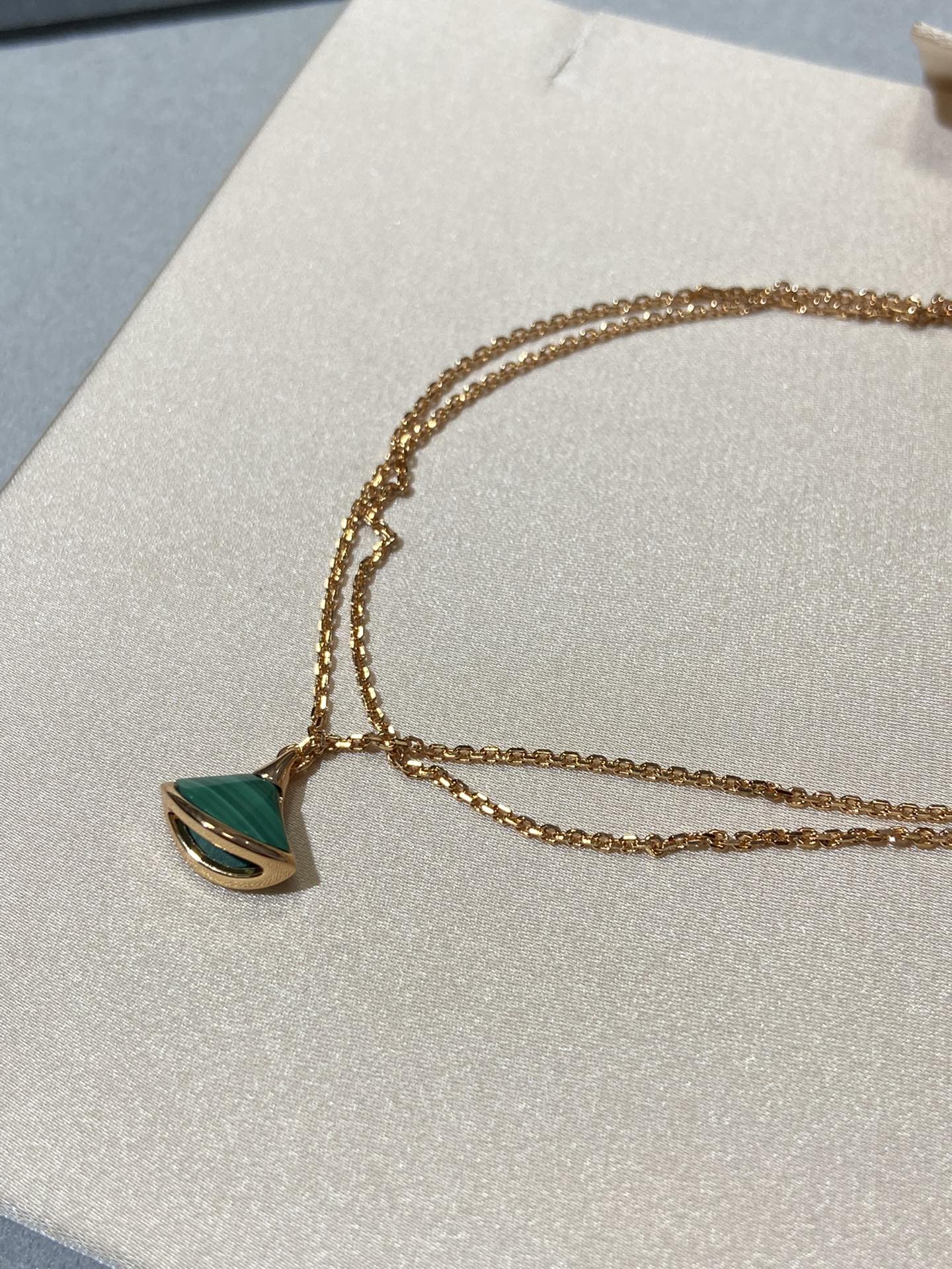Bulgari natural stone fan-shaped necklace