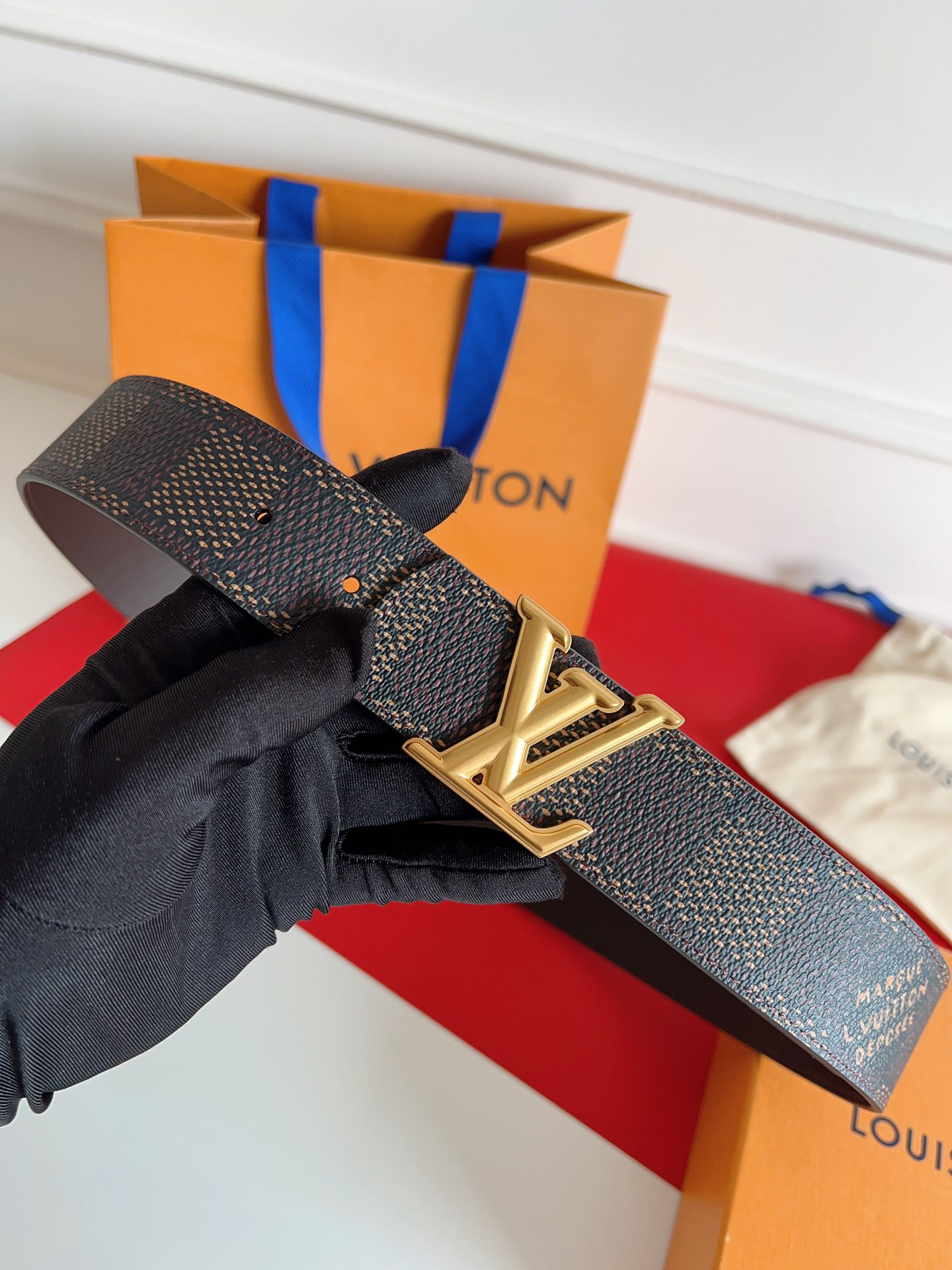Louis Vuitton classic monogram leather belt 4CM wide