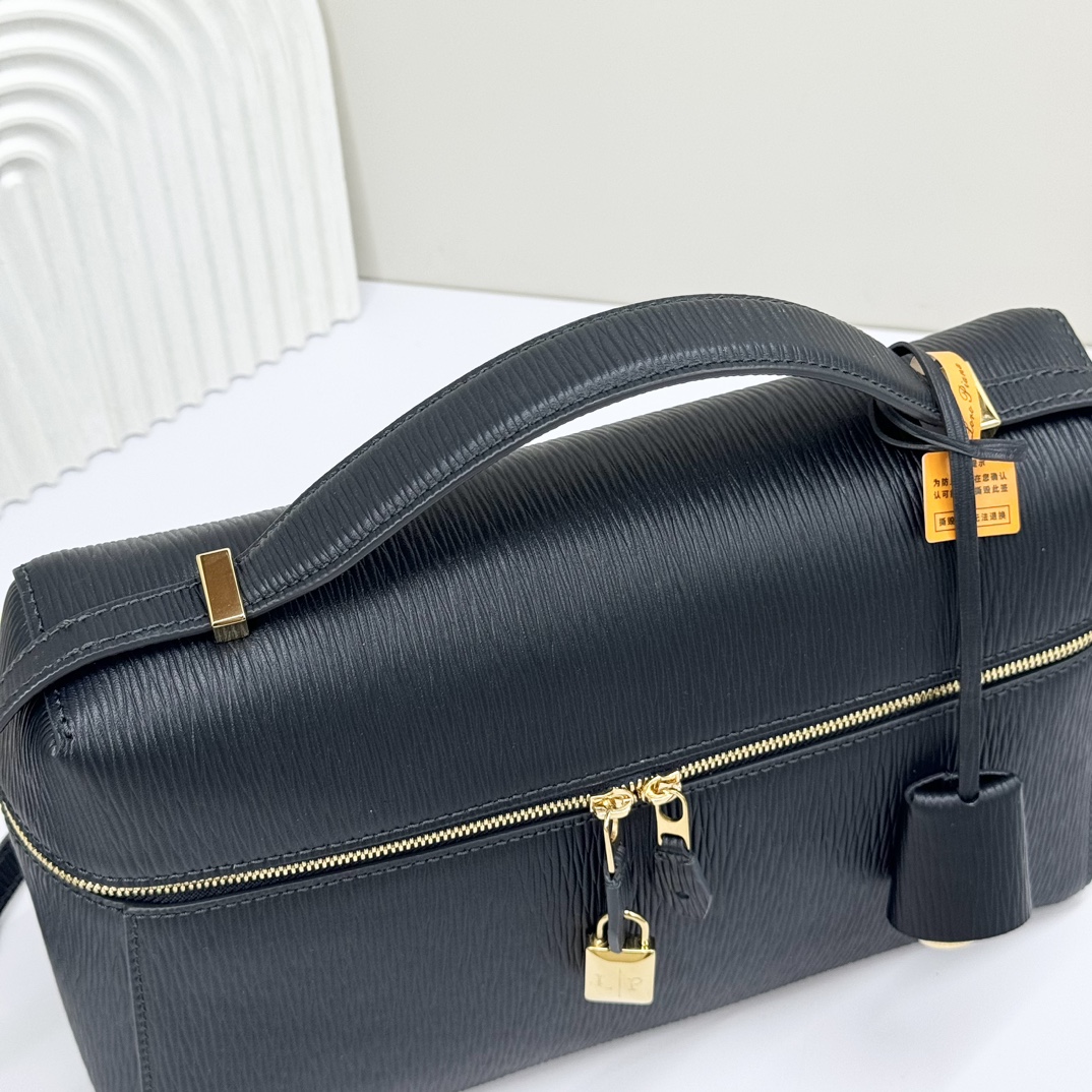 Loro Piana Extra Bag L27 Crossbody Bag FAO4759