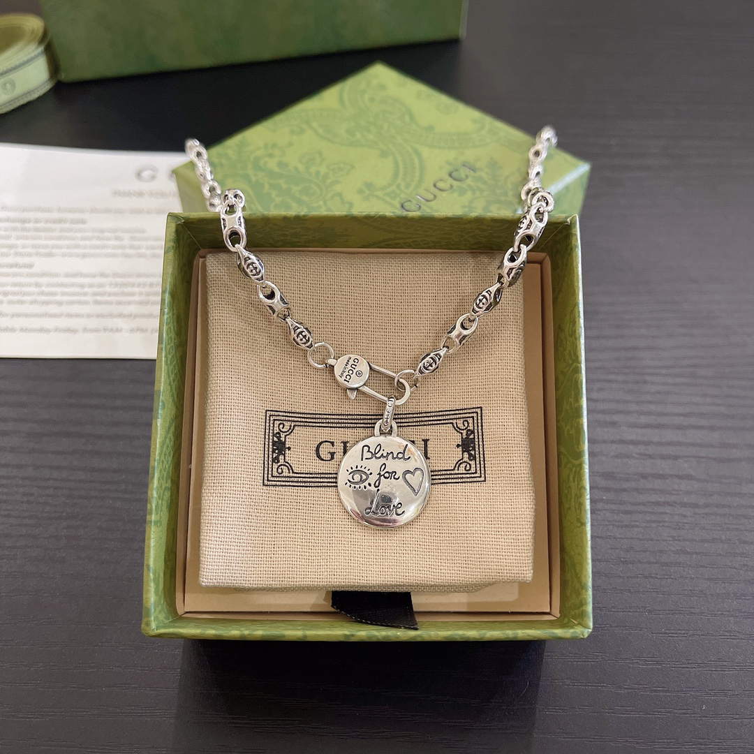 Gucci round necklace