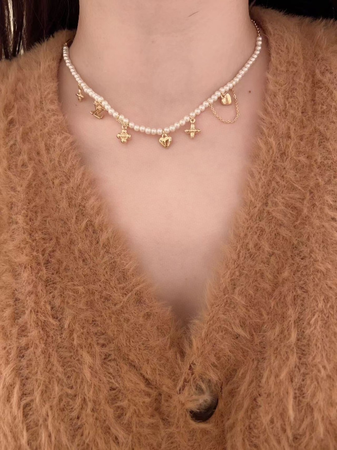 Louis Vuitton floral pearl necklace