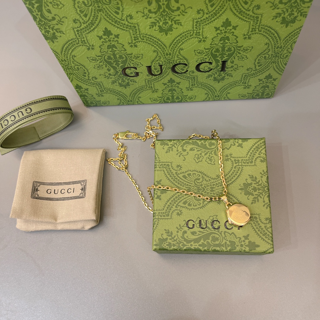 Gucci gold nut necklace