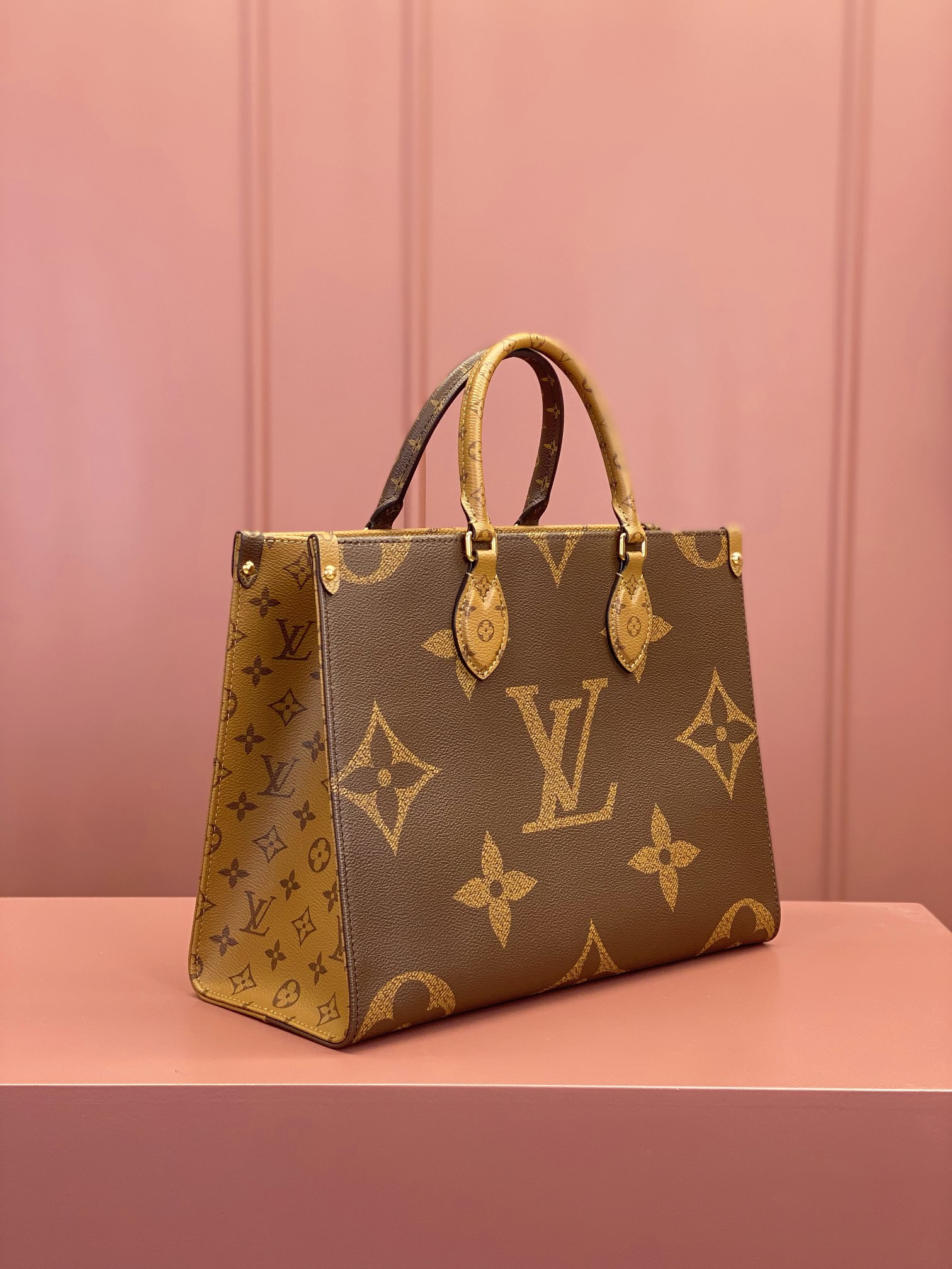 Louis Vuitton ONTHEGO Medium Handbag M45321