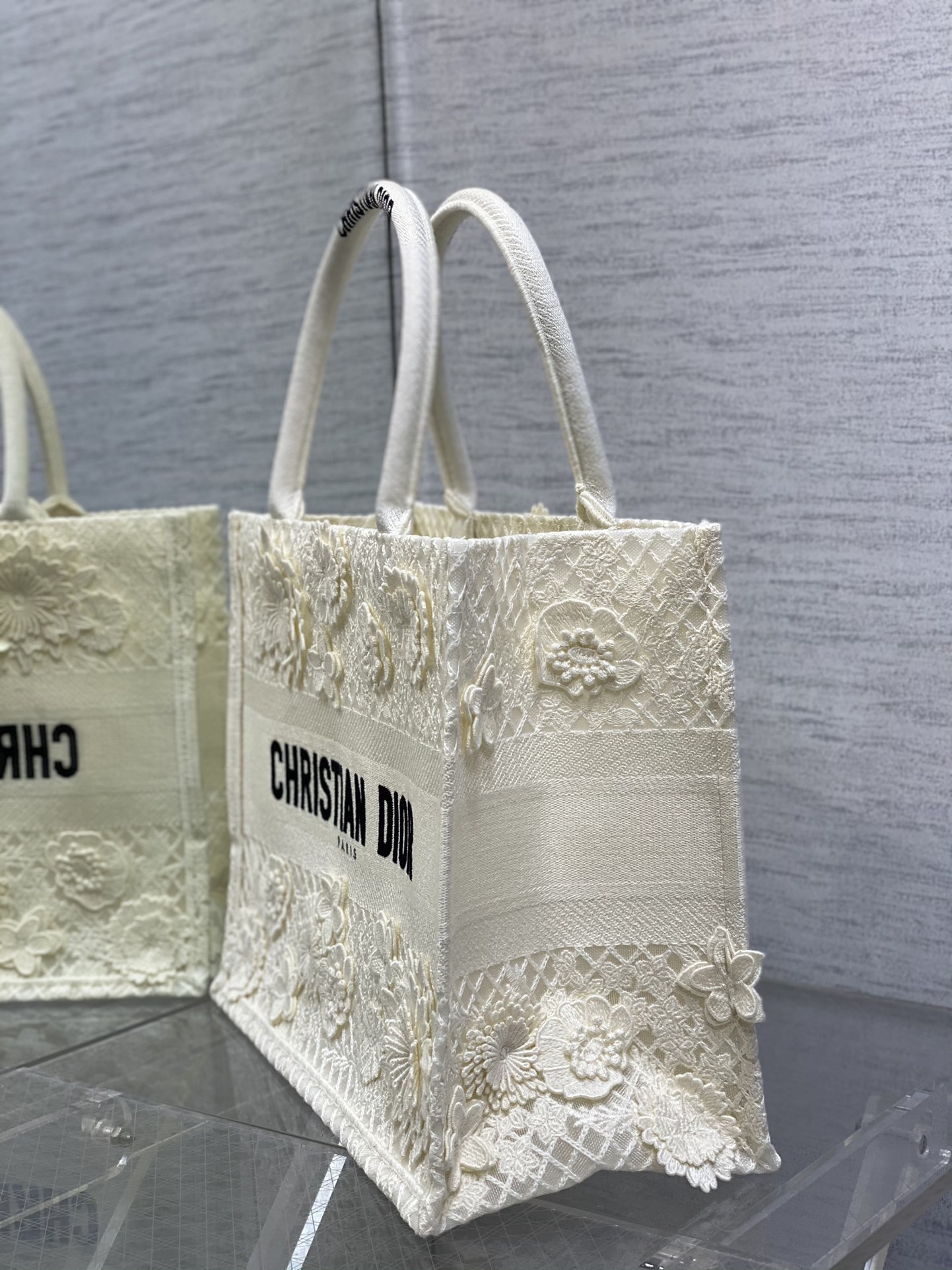 Dior embroidered tote bag medium