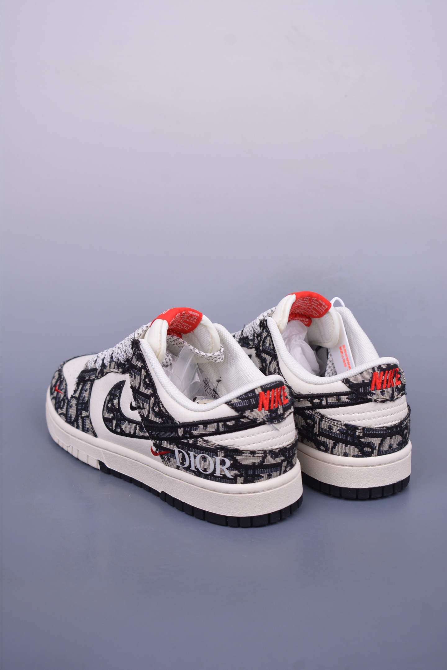 Dior x Nike SB Dunk Low Low-top Sneakers Black and White Print SJ2558-015