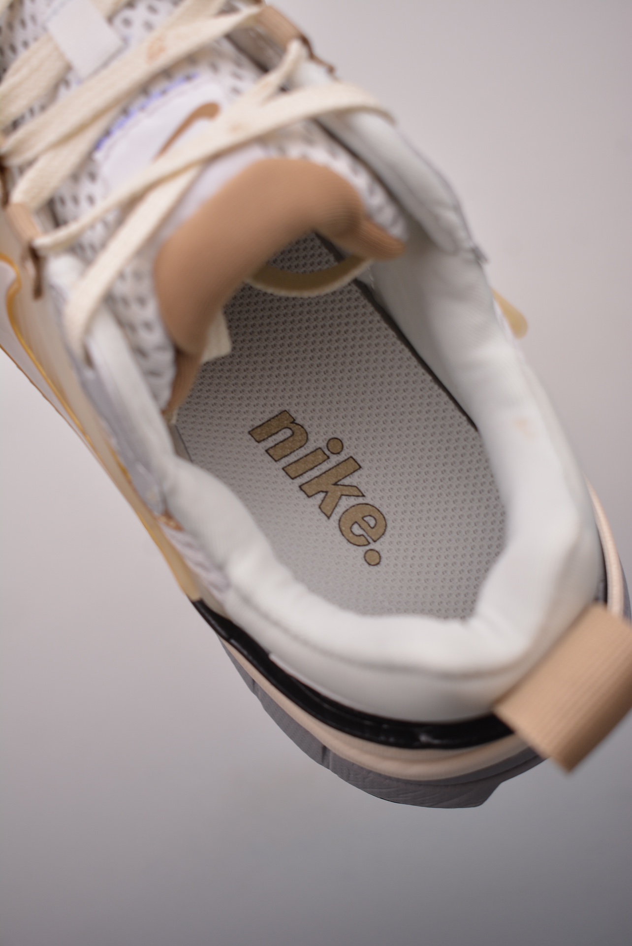 Nike Wmns V2K Runtekk LowWhiteKhakiMetallic Silver HJ7245-100
