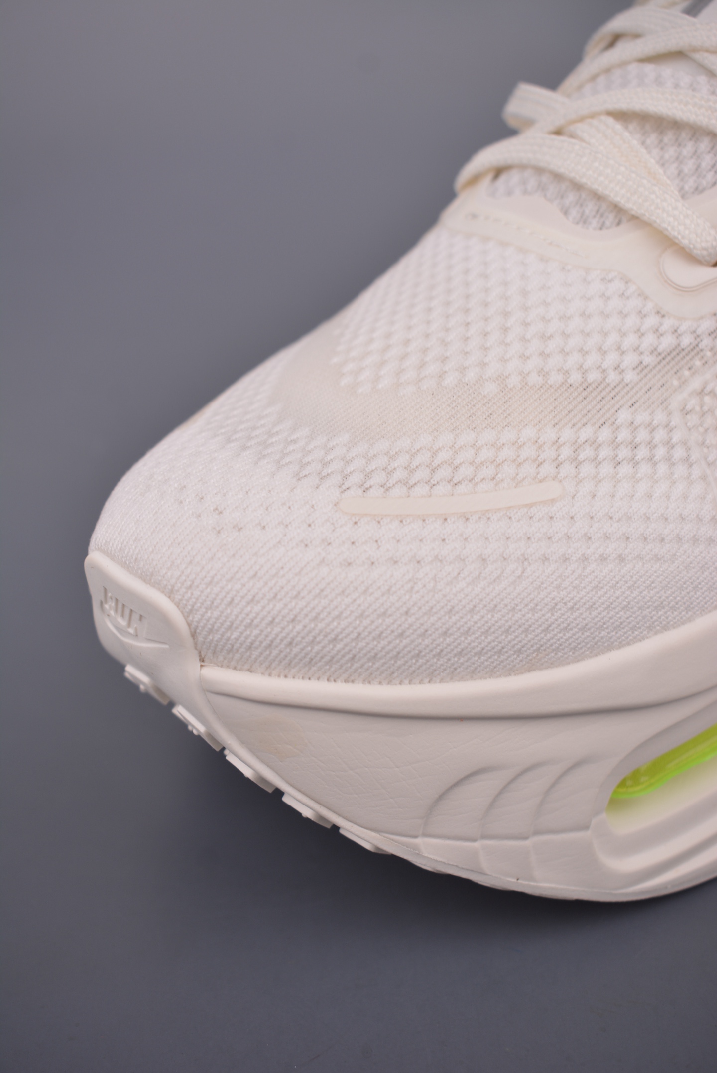 Nike Vomero premium “Off-white” FN8453-008