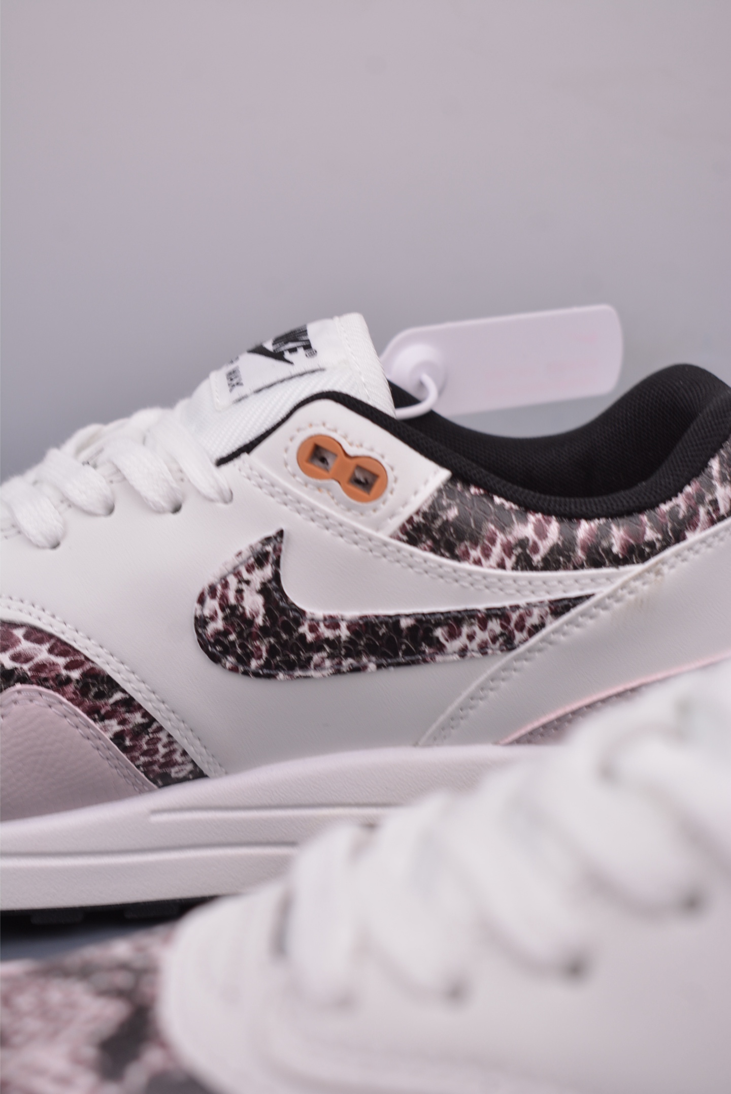 Supreme x Nike Air Max 1 '87 SP Original Series White and Gray Snakeskin HF5338-100
