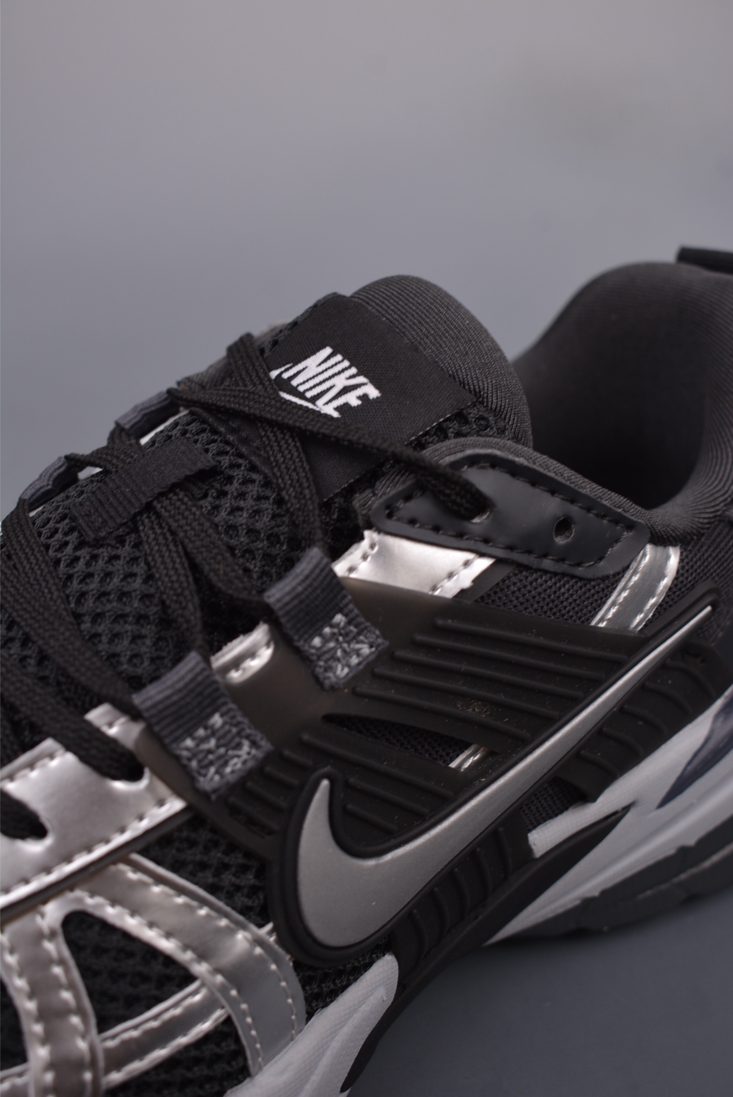Nike Wmns V2K Runtekk LowBlack Metallic Silver FD0736-005