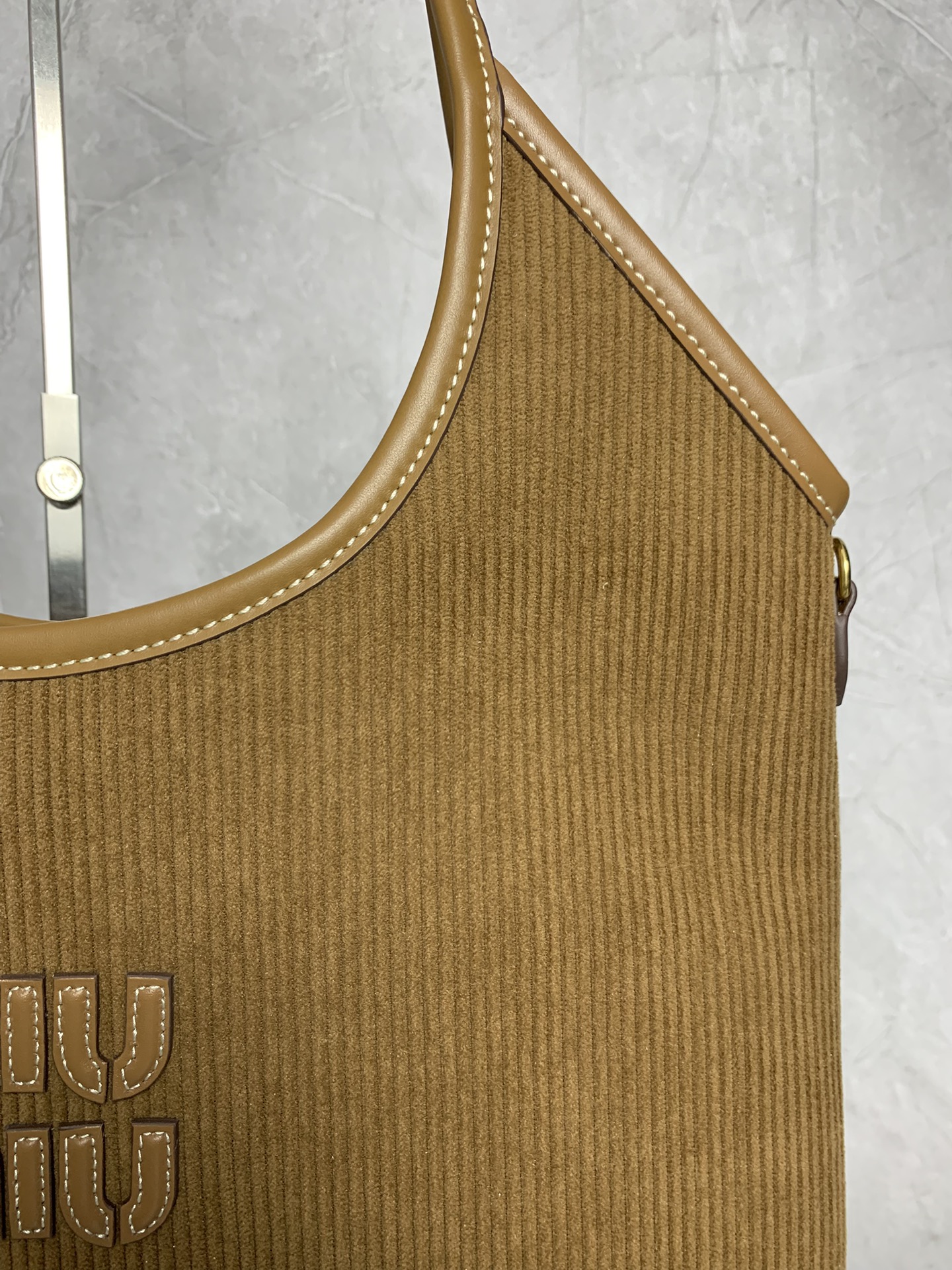 Miu Miu hobo tote 5BG231