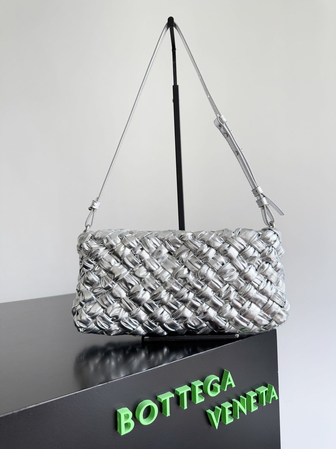 Bottega Veneta Kalimero cha cha woven handbag 785780