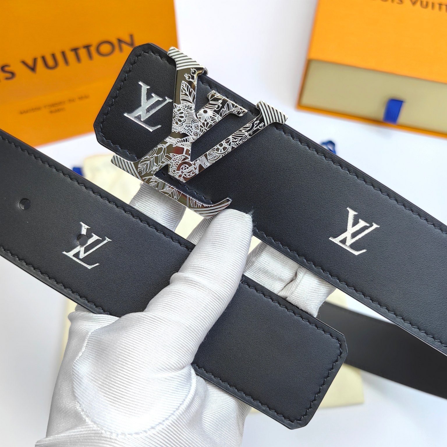 Louis Vuitton Men's Leather Belt with Engraved Buckle, 4CM Width