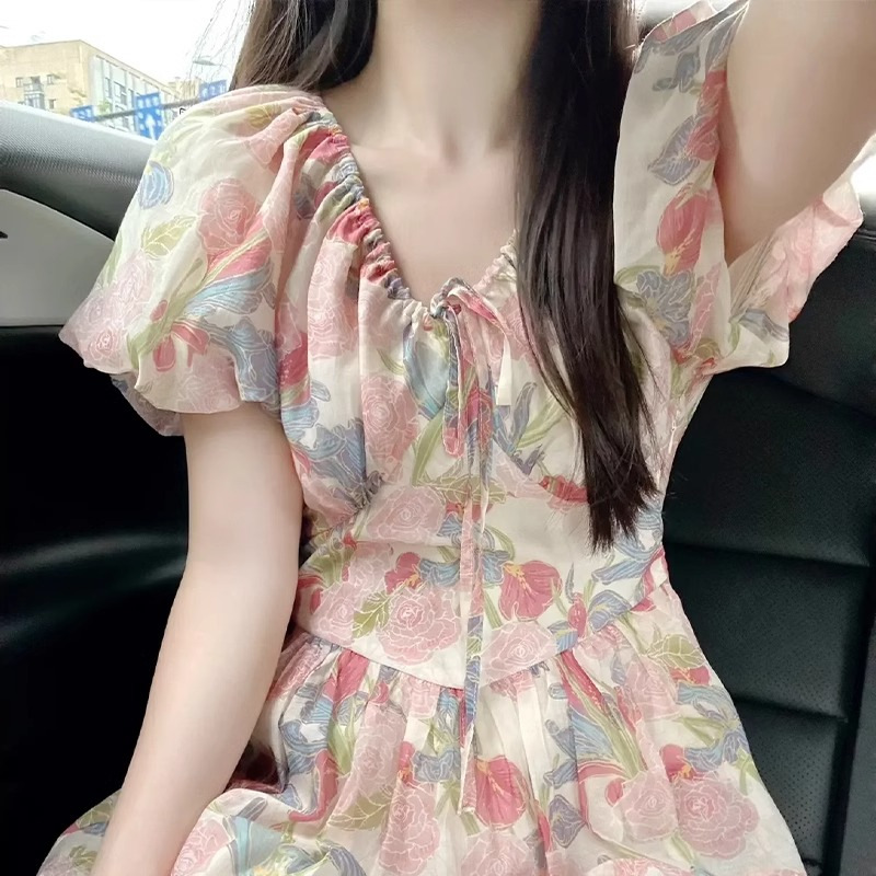 French tea break frock-sleeve floral dress