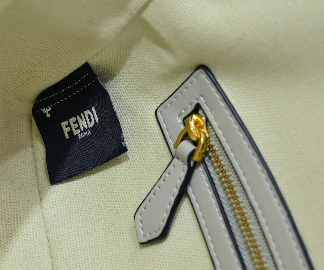 FENDI Baguette Shoulder Bag 1002