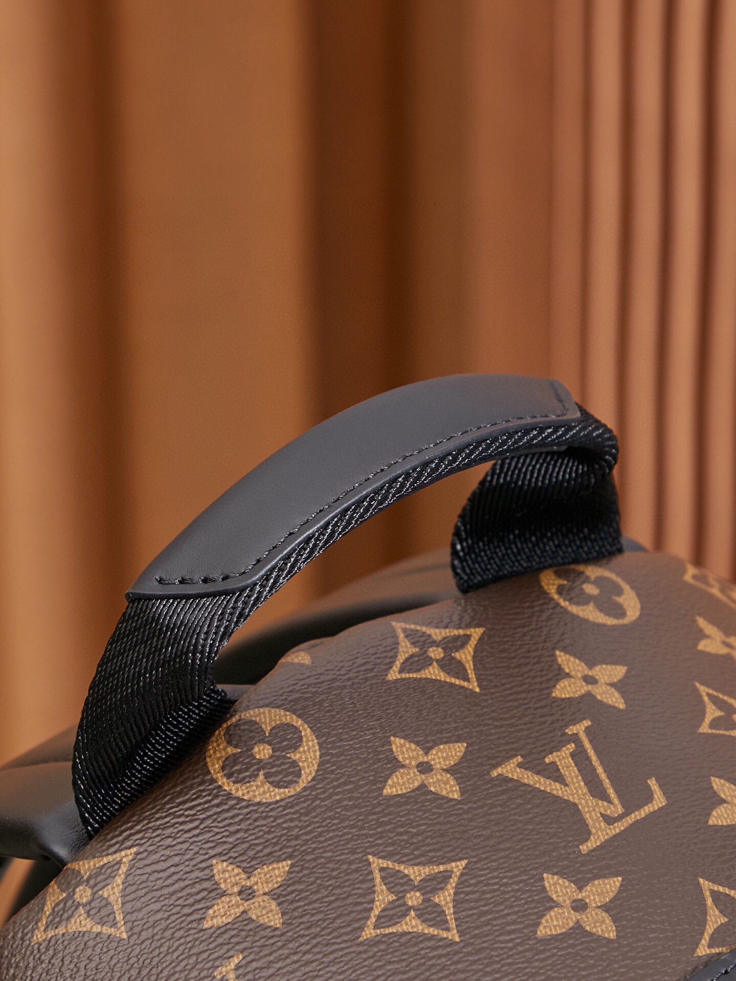 Louis Vuitton Discovery Backpack M46684