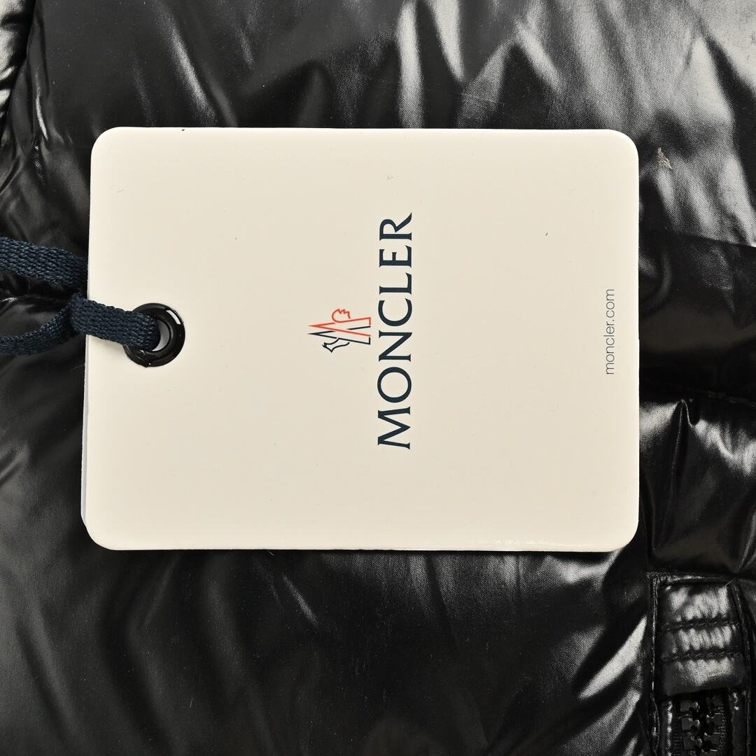 Moncler classic detachable hooded down vest