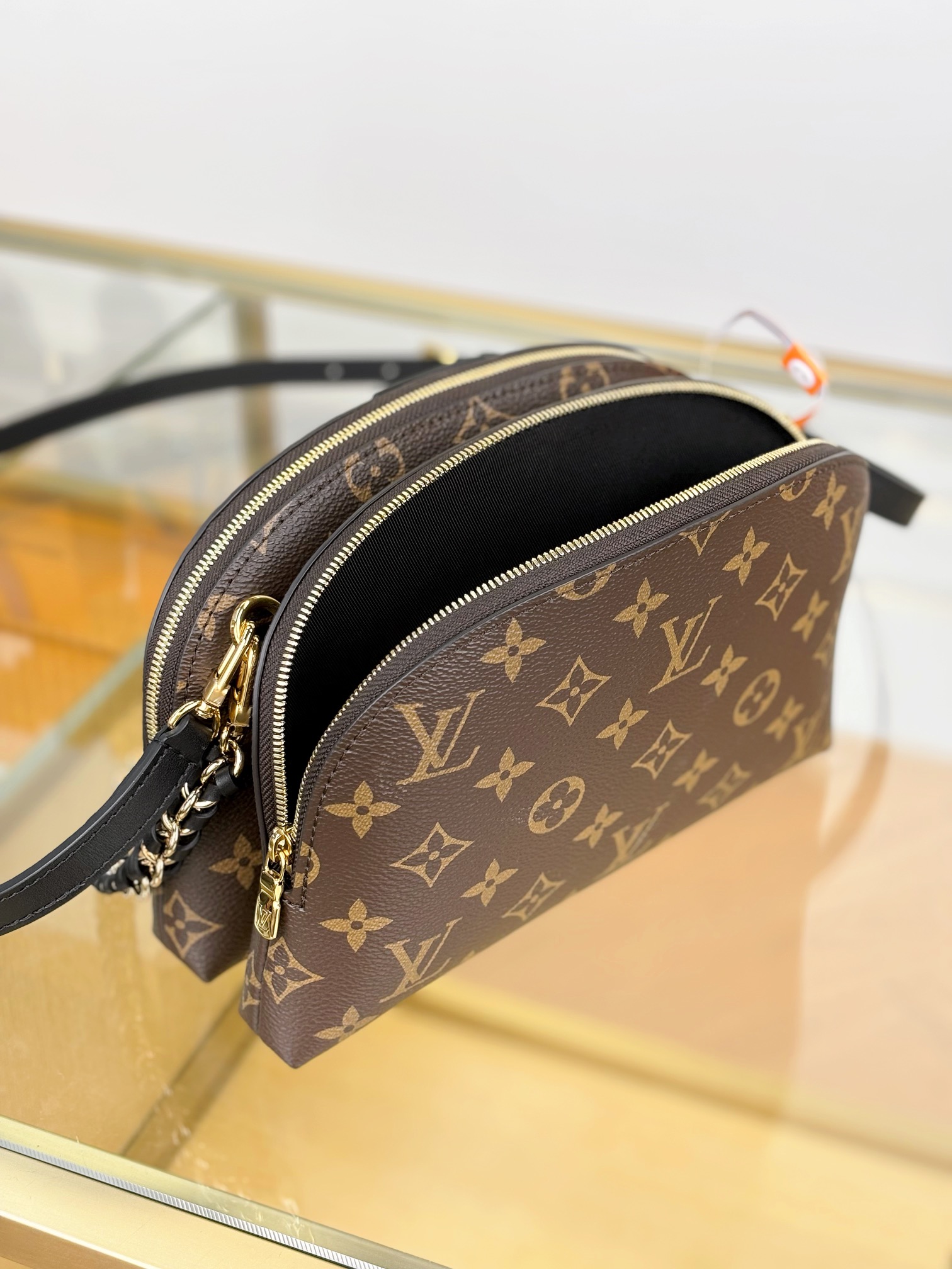 Louis Vuitton BE ALMA Handbag M12996