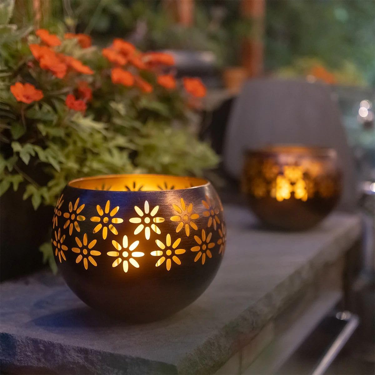 💖Last Day 49% OFF💖Decorative Metal Solar Patio Light with Flickering Flame