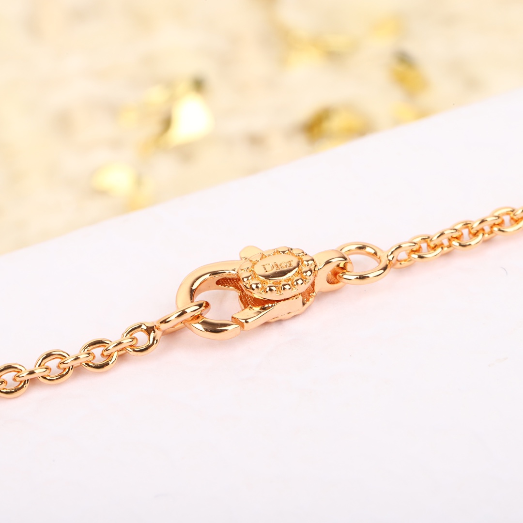 Dior Large Eight-pointed Star Necklace