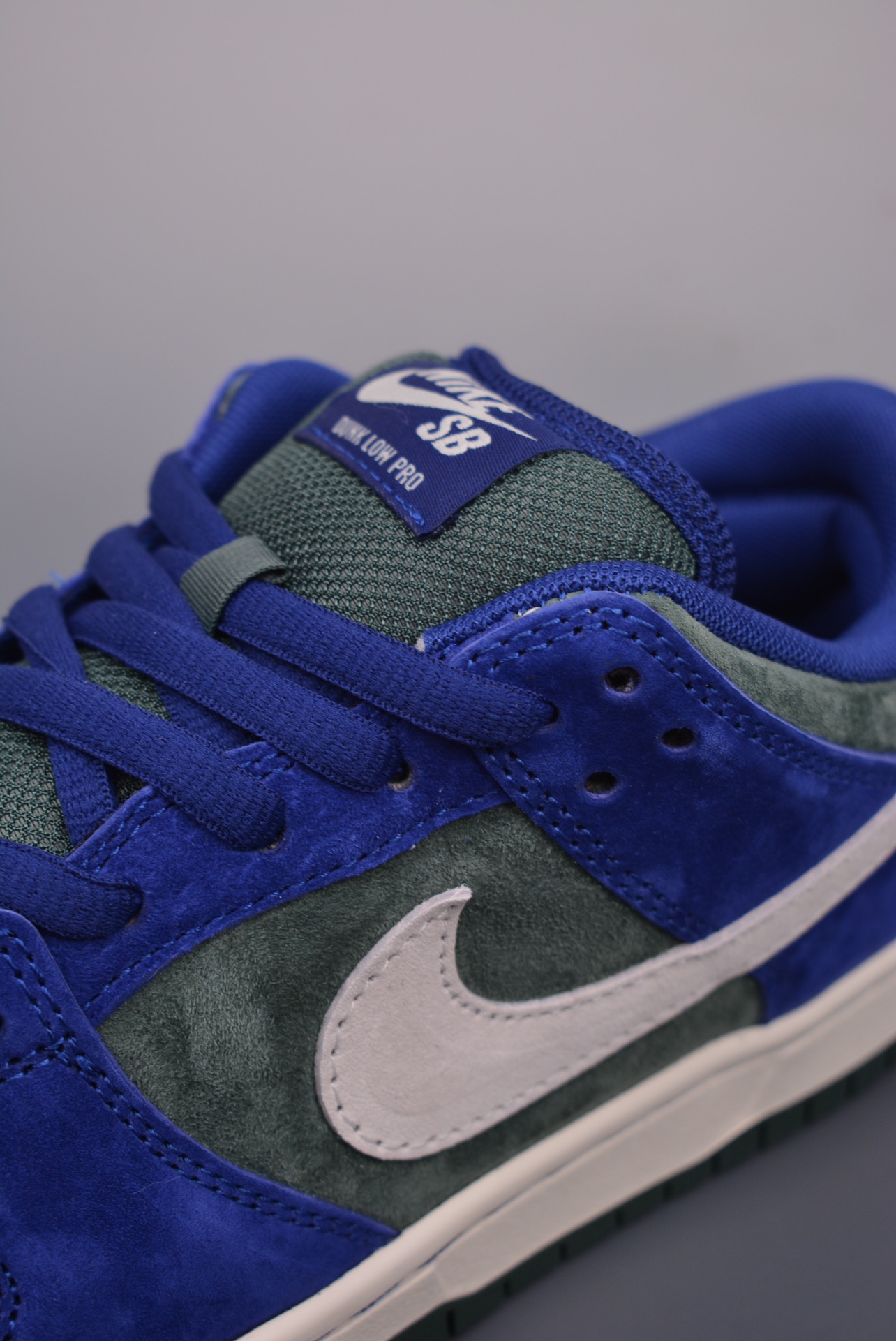 Nike SB Dunk Low Pro Deep Royal Blue suede blue and green HF3704-400