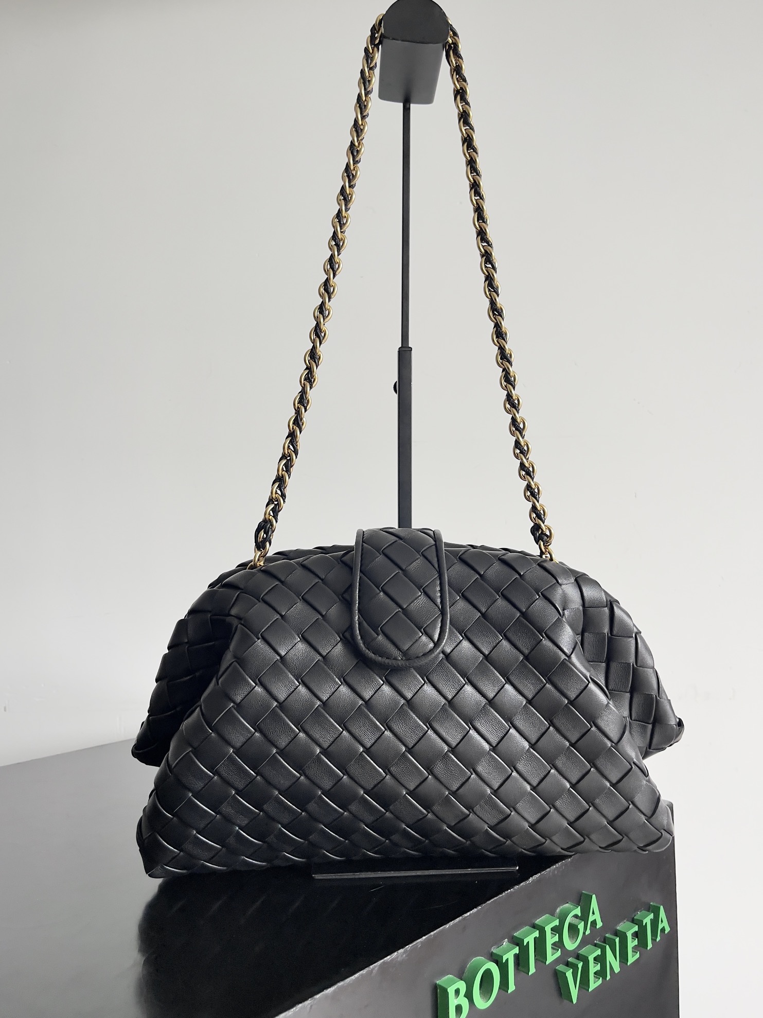 Bottega Veneta LAUREN CLUTCH chain clutch bag 785807