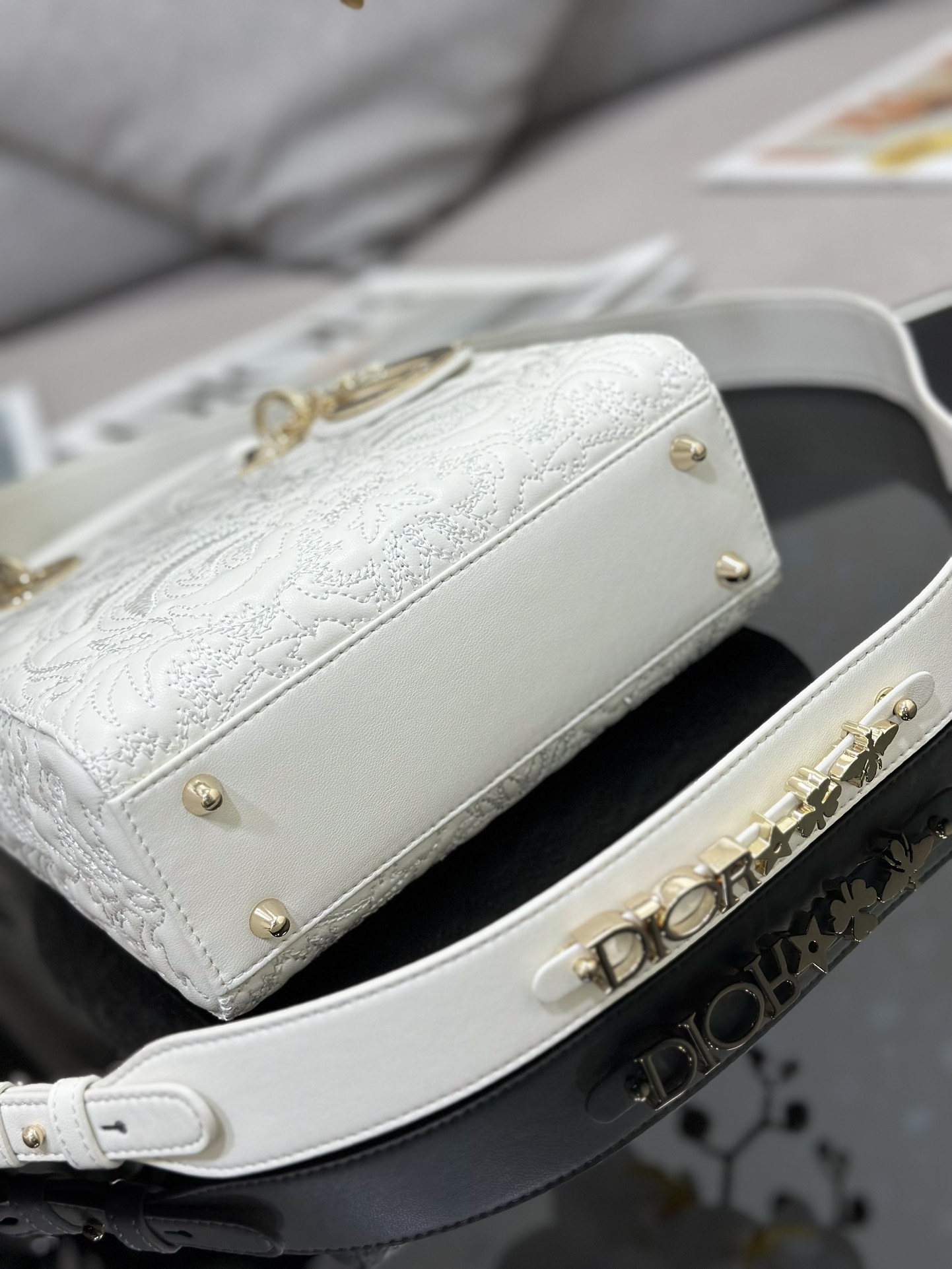 Dior Lady four-grid embossed white Lady Dior bag M0538