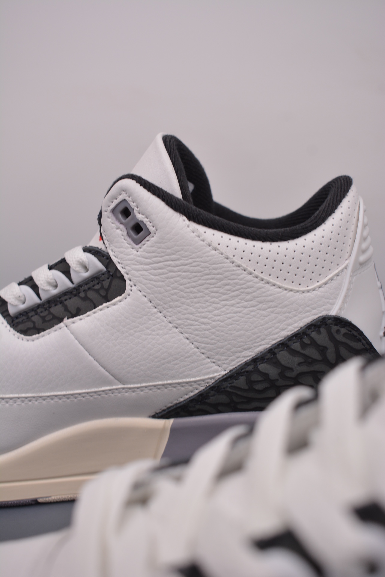 Air Jordan 3 RetroCement Grey CT8532-10