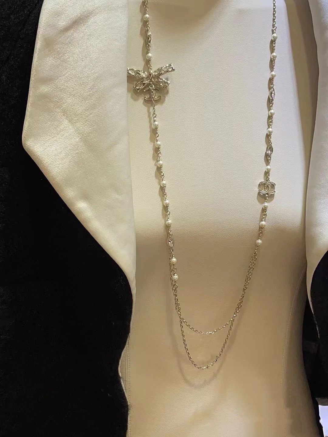 CHAN 24 full diamond double c hollow bow pearl double layer necklace