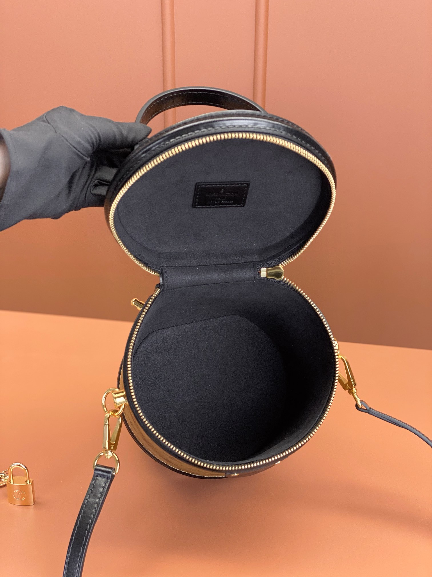 Louis Vuitton CANNES Handbag M43986