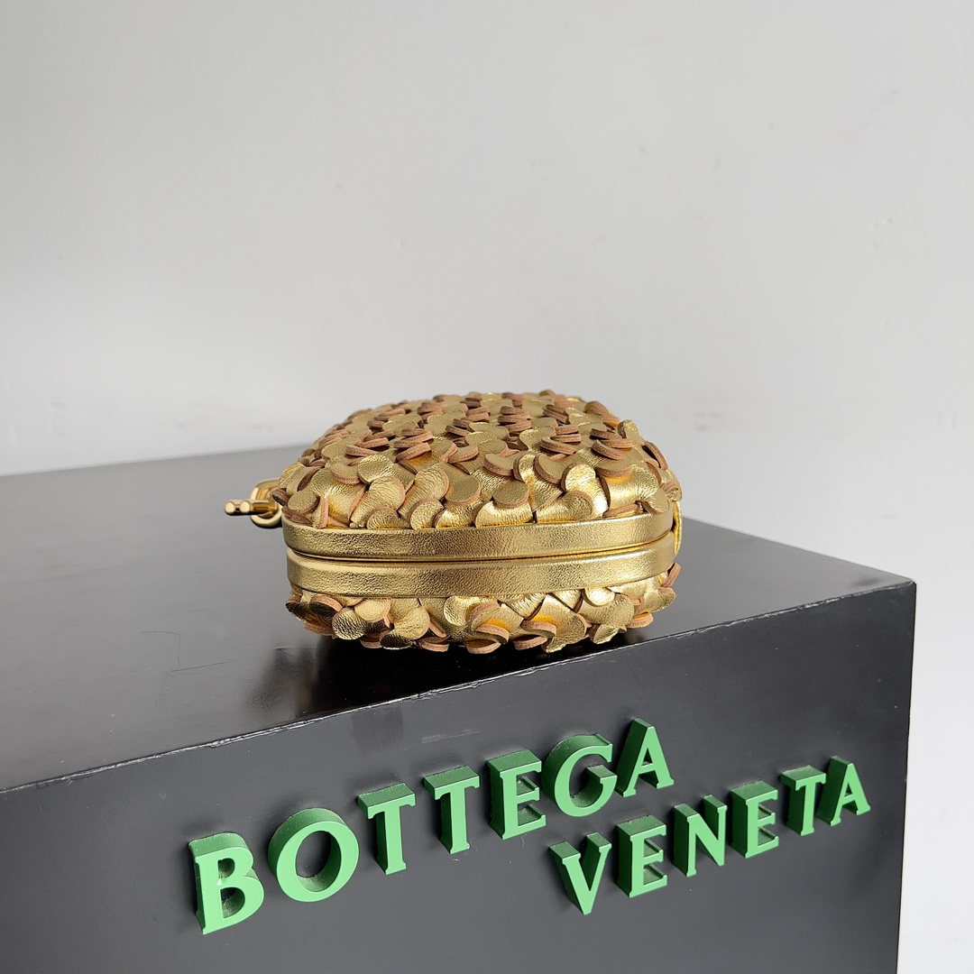 Bottega Veneta 24 Spring Fashion Petal Braided Evening Bag 717622