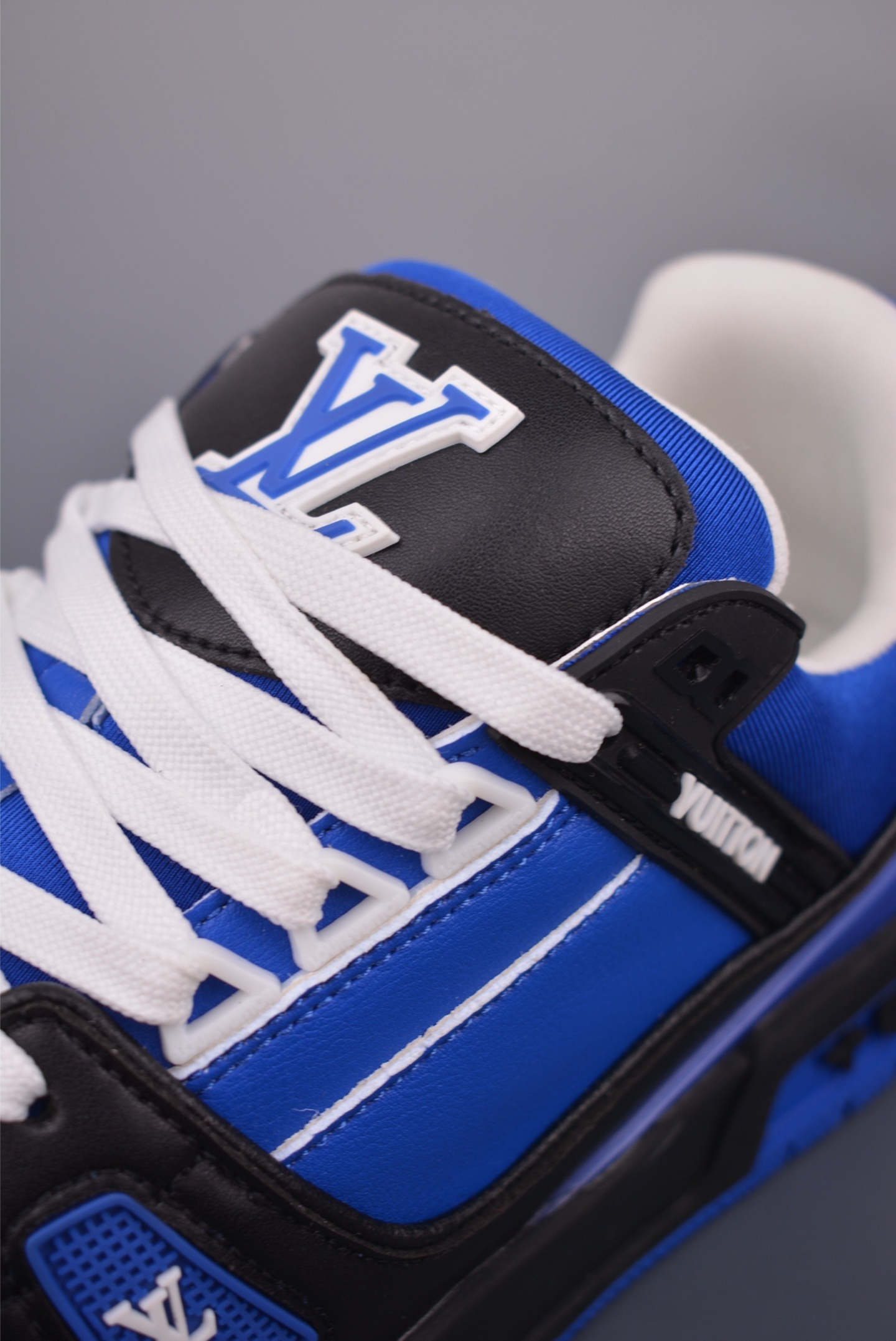 Louis Vuitton Trainer Sneaker Low 