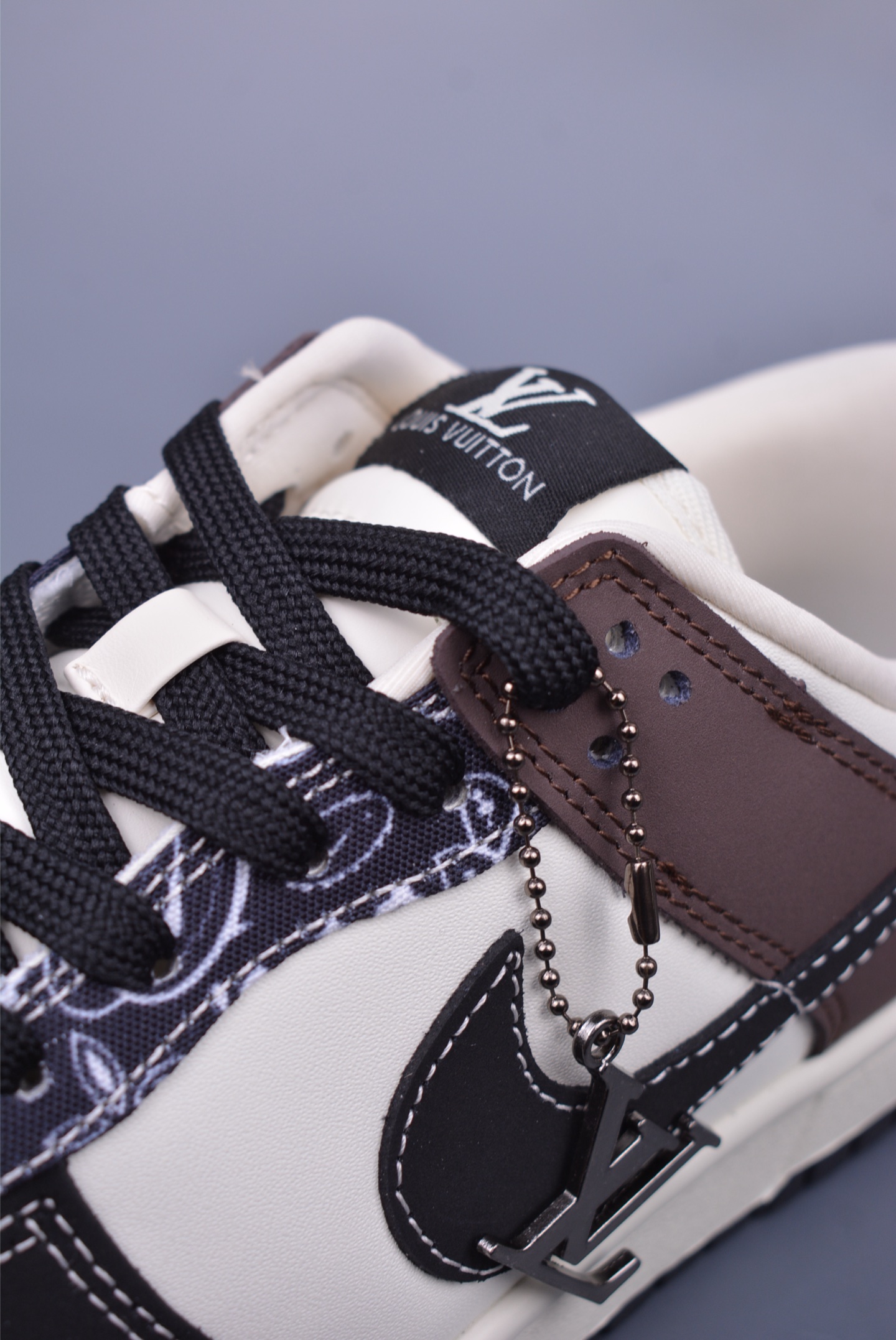 LV x Nike SB Dunk Low Sneakers QF15681-124