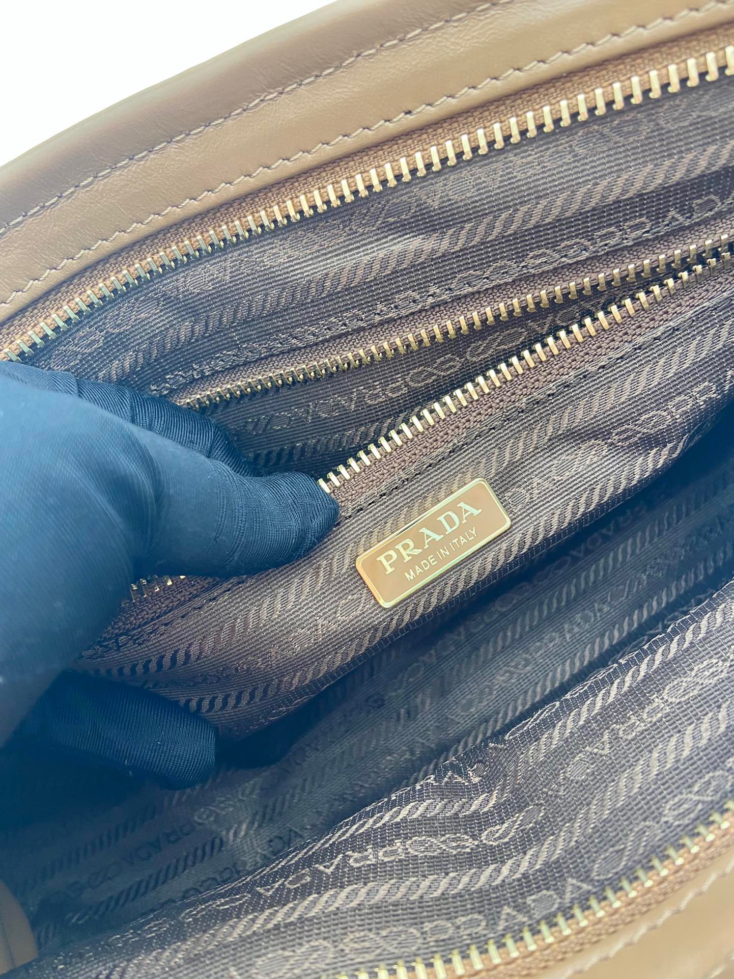 Prada lussolf waxed leather handbag 1BA426