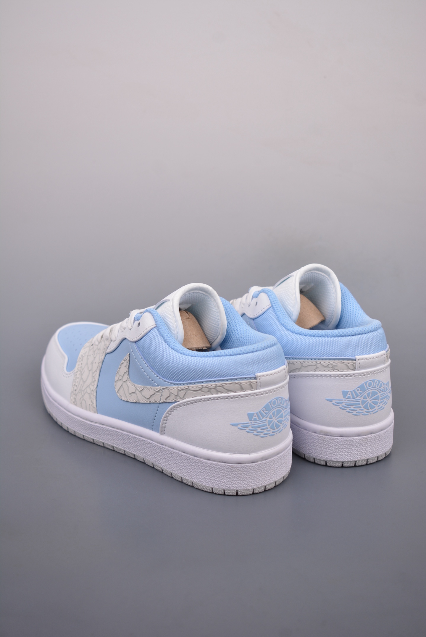 Nike Wmns Air Jordan 1 Low GS White Blue Burst IB7692-400