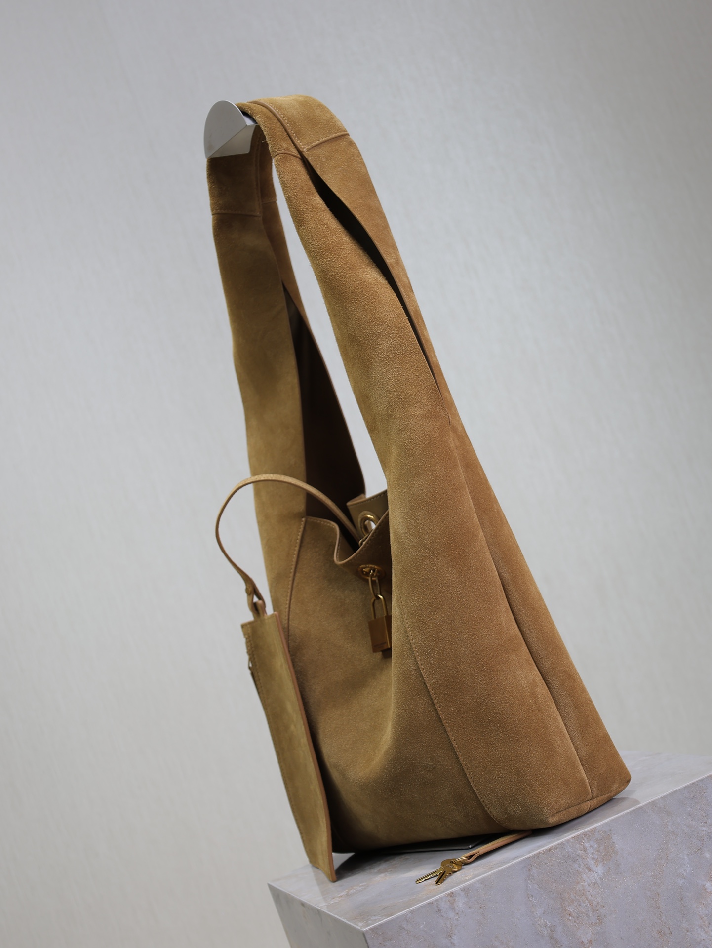 Yves Saint Laurent Hobo Shoulder Bag 773686
