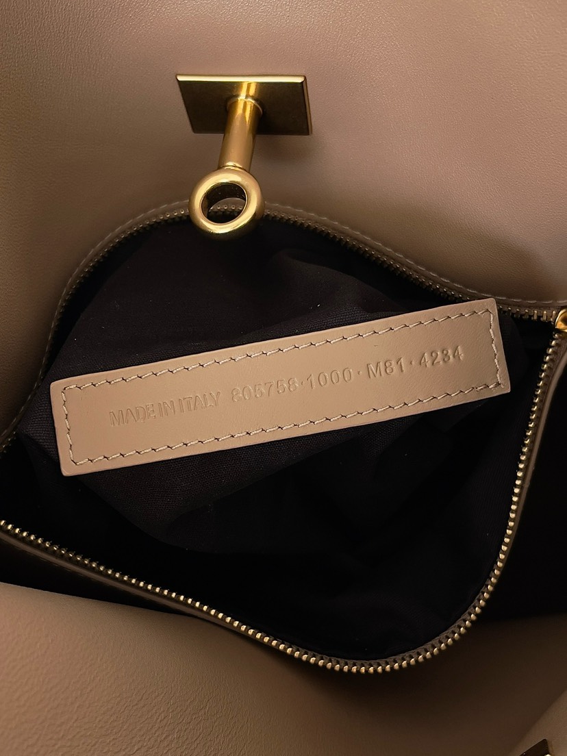 Balenciaga Winter 2024 Collection Bel Air Hobo