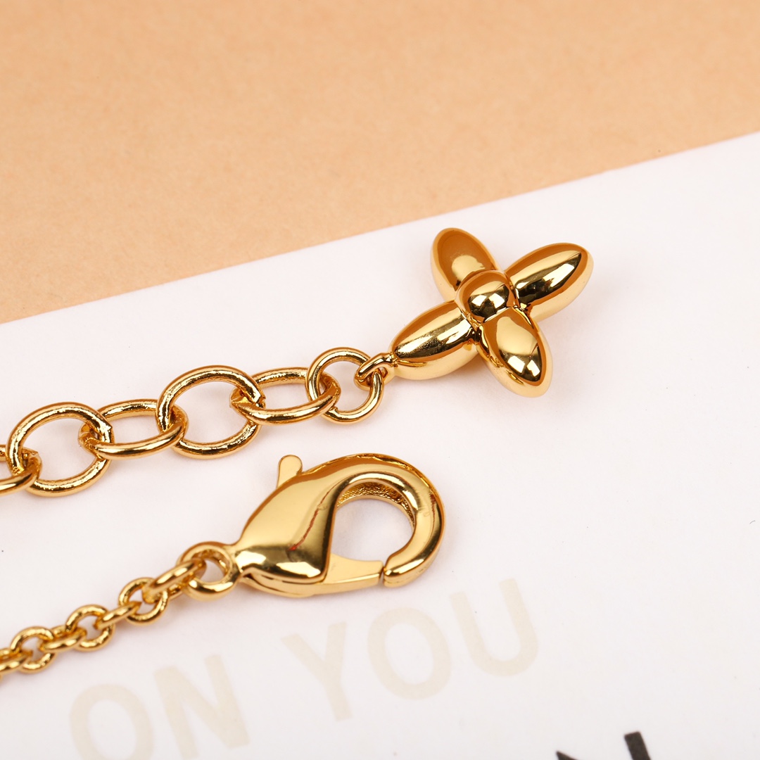 Louis Vuitton Pink Diamond Four-Leaf Clover Bracelet