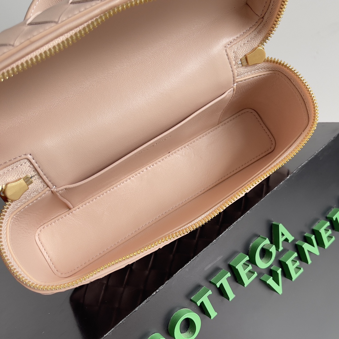 Bottega Veneta 2024 Woven Zippered Baguette Bag 789109