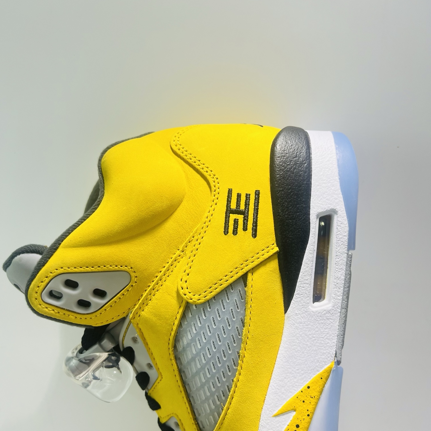 Air Jordan Retro 5 Tokyo Tokyo white and yellow limited edition 454783-701