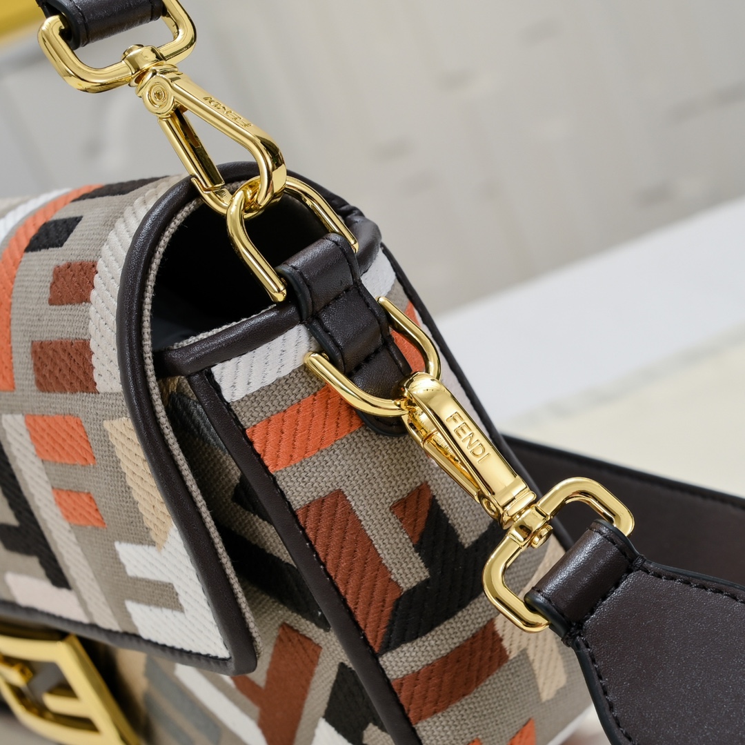 FENDI Baguette Shoulder Bag 1002