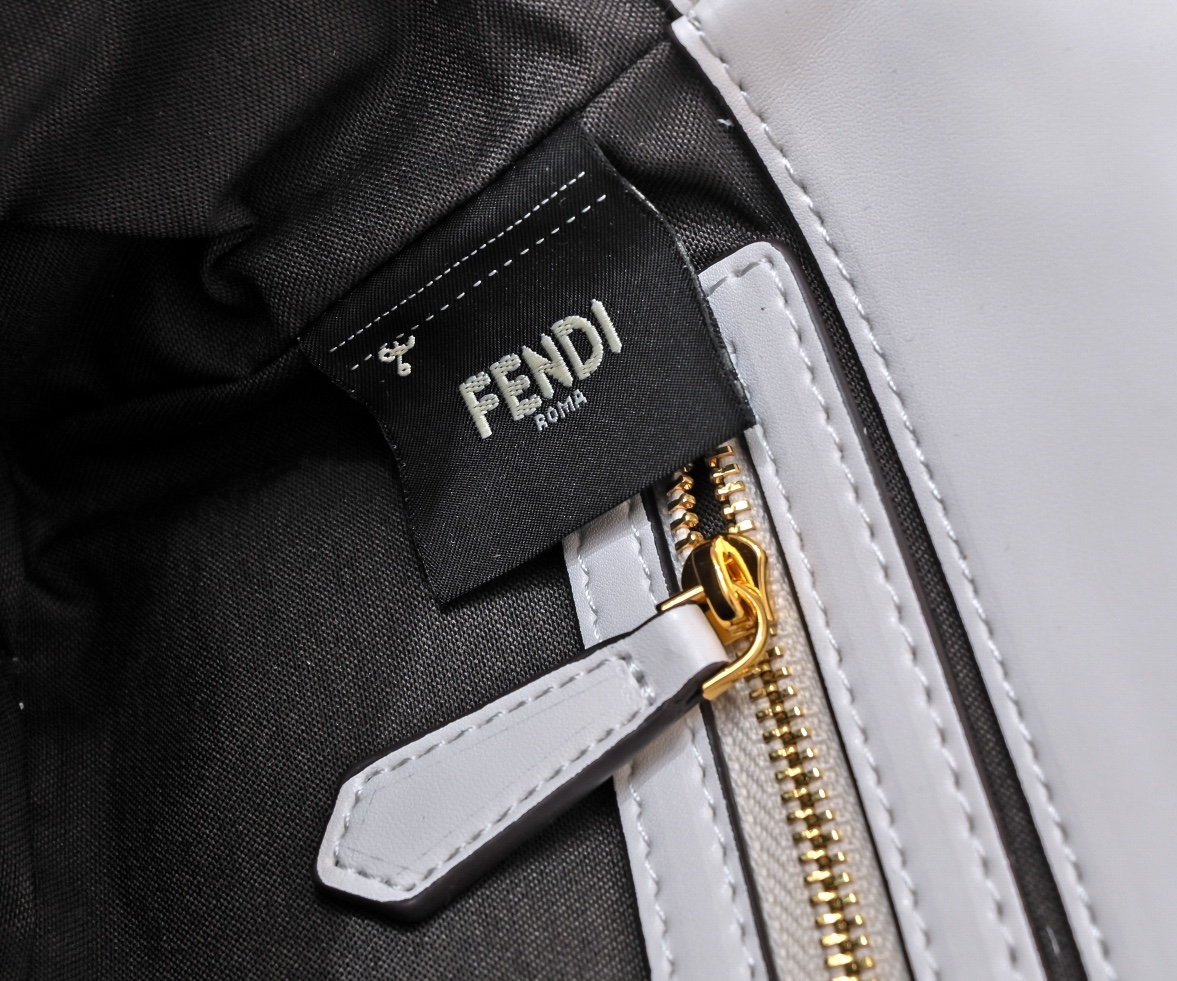 FENDI BAGUETTE handbag 6608