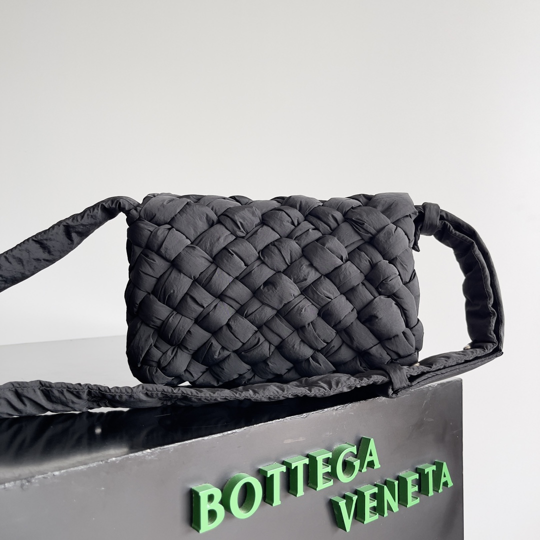 Bottega Veneta RUMPLE MESSENGER Crossbody Bag 795498